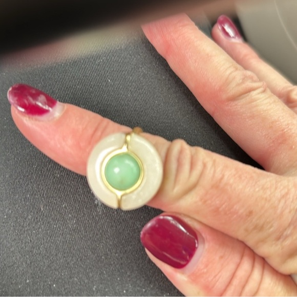 Pink Quarty an Elegant Gold and Green Stone Ring